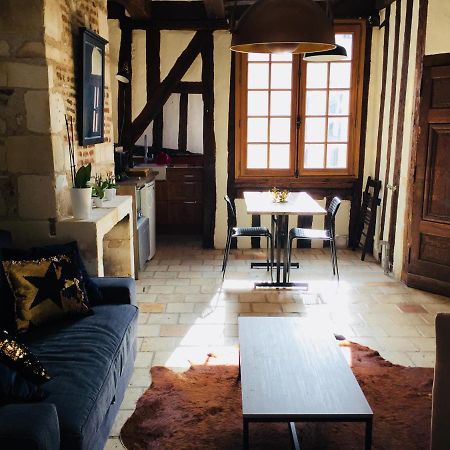 Appartement dans Immeuble 15 éme Siècles Vieux Tours Exterior foto