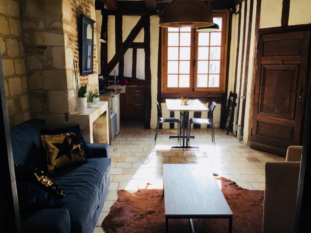 Appartement dans Immeuble 15 éme Siècles Vieux Tours Exterior foto