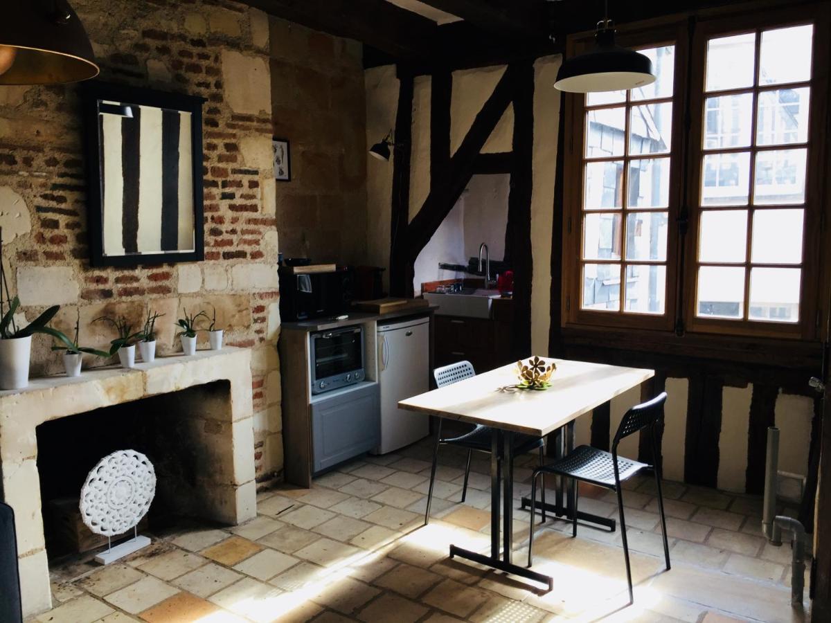 Appartement dans Immeuble 15 éme Siècles Vieux Tours Exterior foto